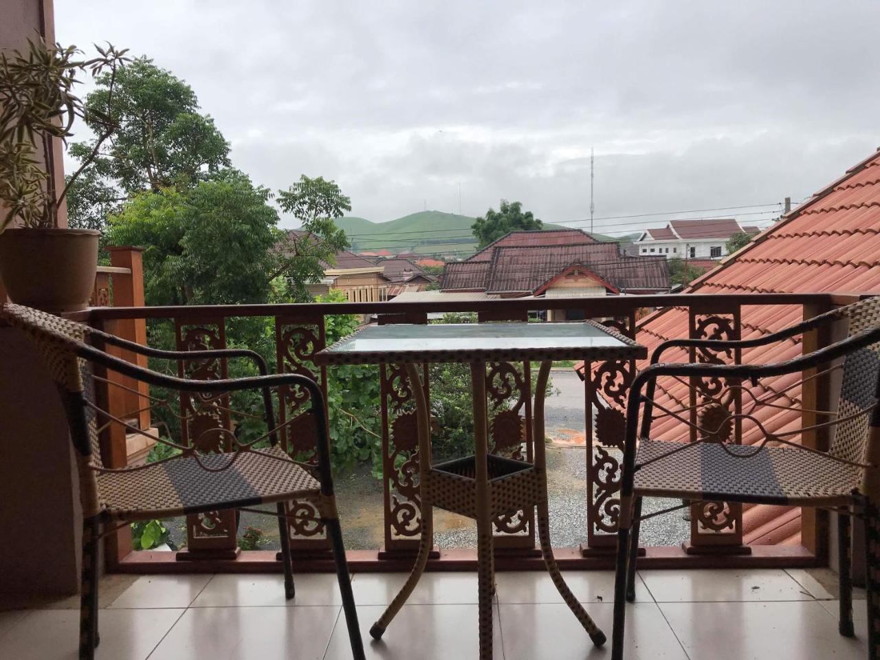 Pukyo Bed And Breakfast Belgian Lao Ban Nangoy Exteriör bild